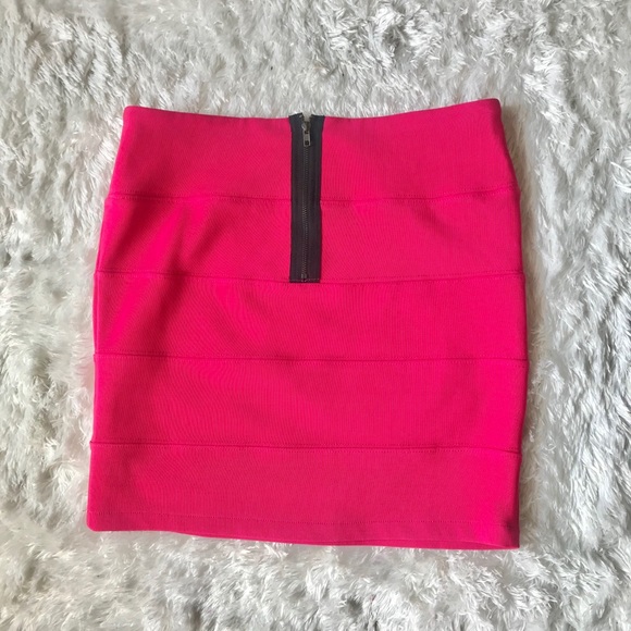 MILLAU HOT PINK MINI SKIRT SMALL - Picture 2 of 4